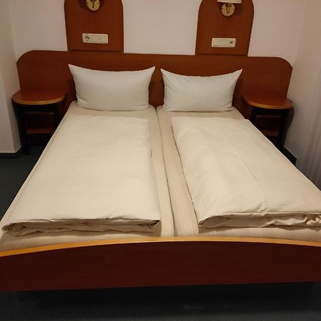 Hotel Zur Eisenbahn Родгау Экстерьер фото