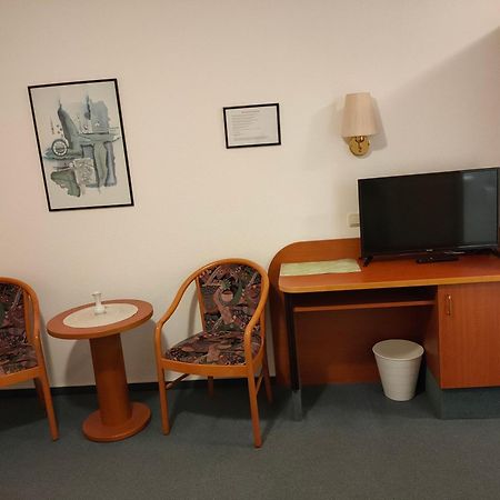 Hotel Zur Eisenbahn Родгау Экстерьер фото