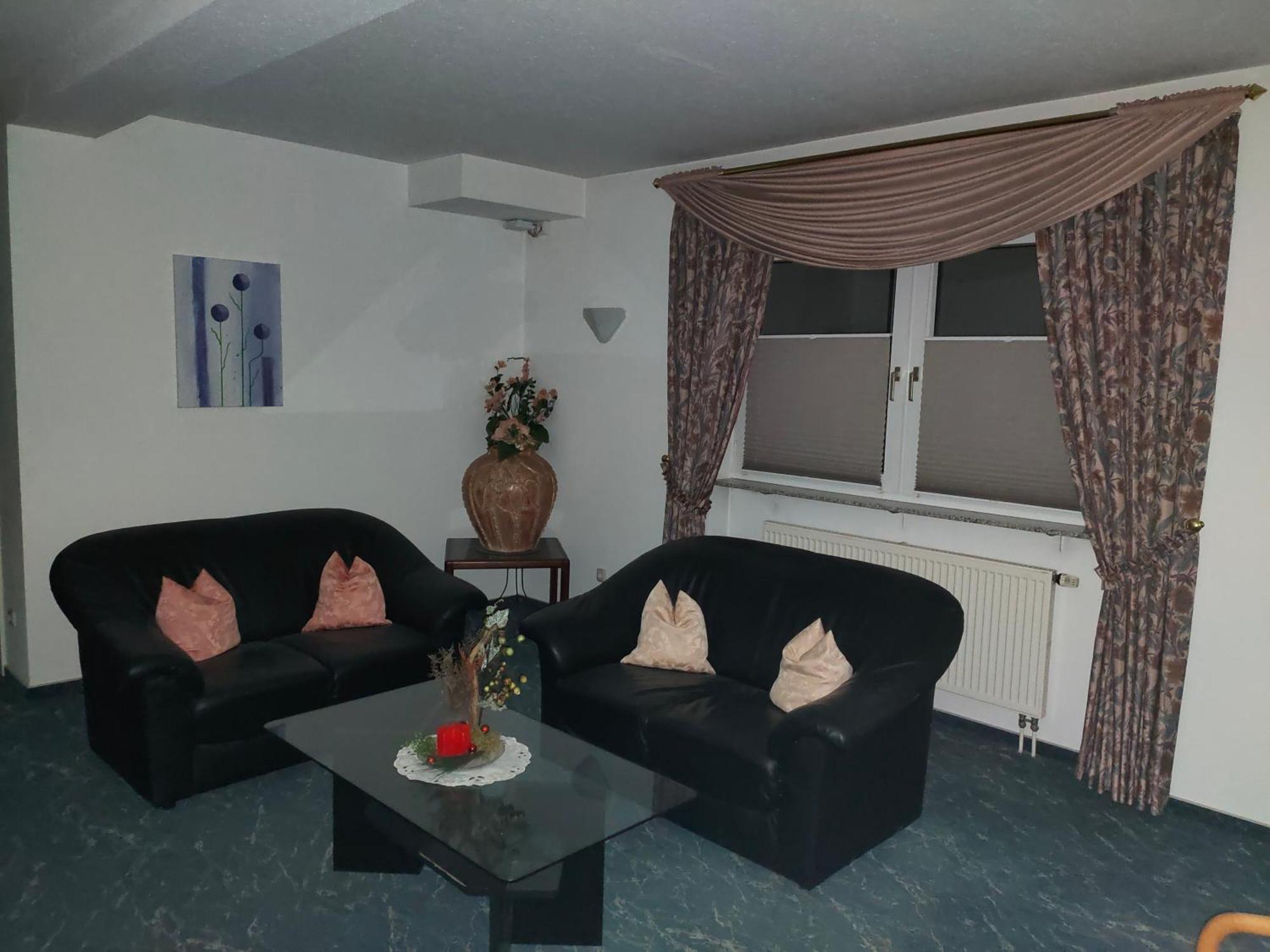 Hotel Zur Eisenbahn Родгау Экстерьер фото