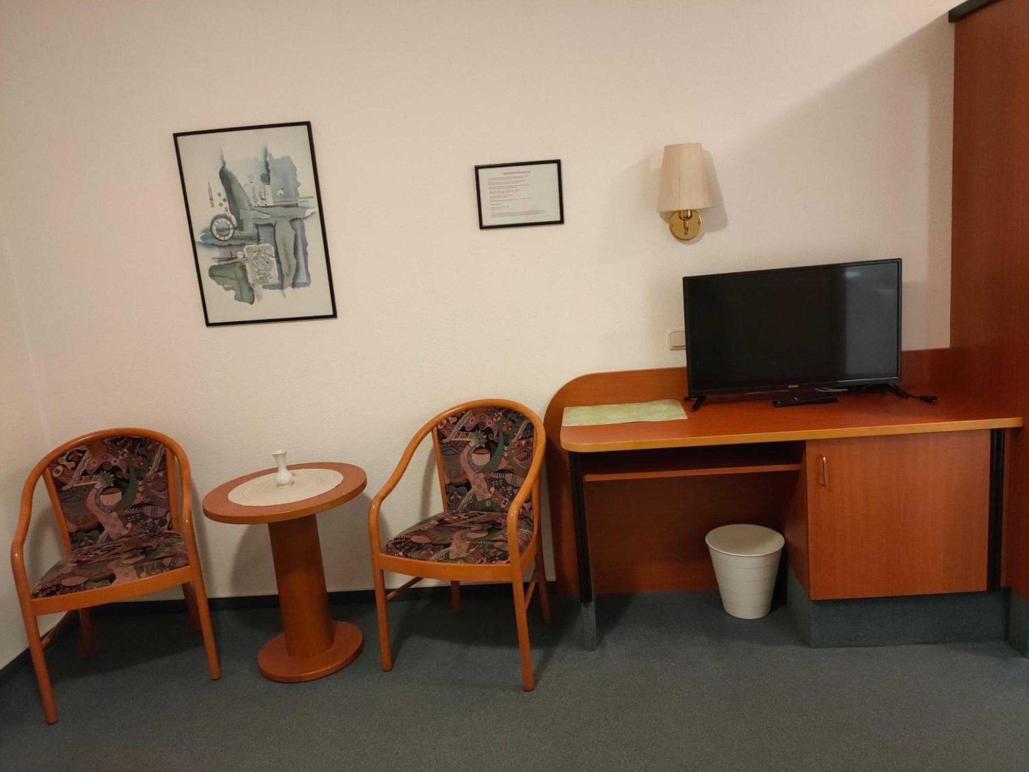 Hotel Zur Eisenbahn Родгау Экстерьер фото
